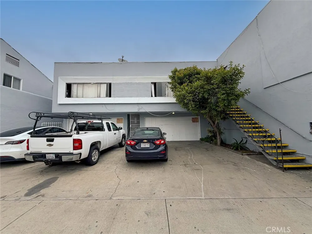 139 W Arbor Vitae Inglewood, CA 90301