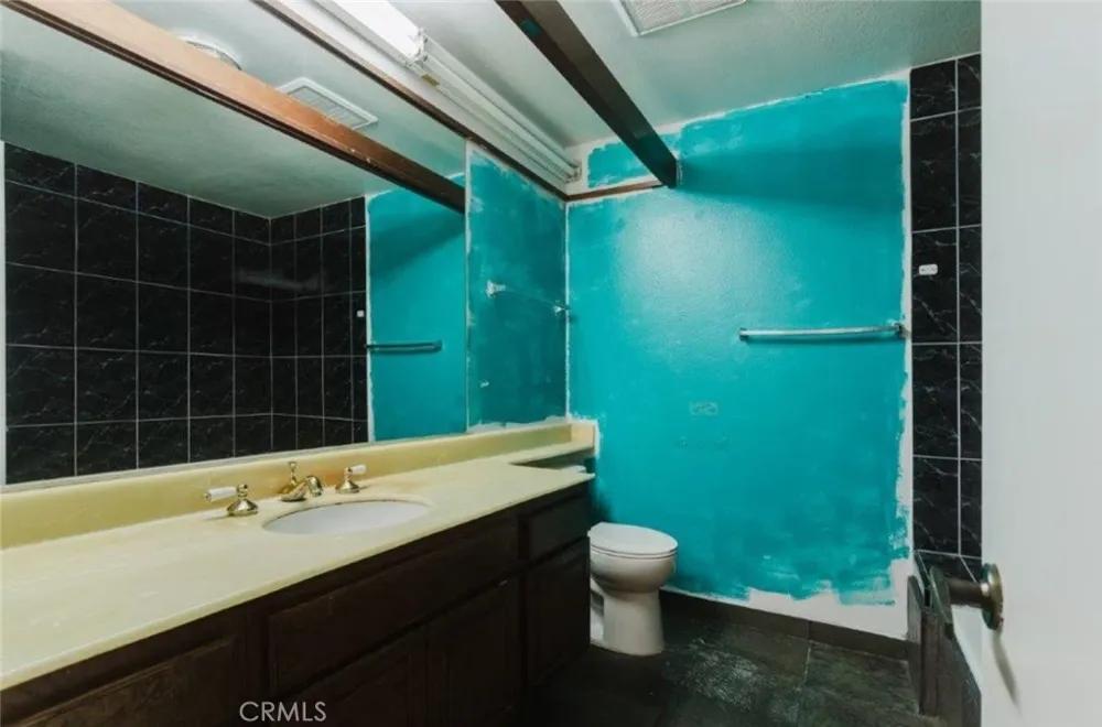 750 S Spaulding Avenue #215 Los Angeles, CA 90036
