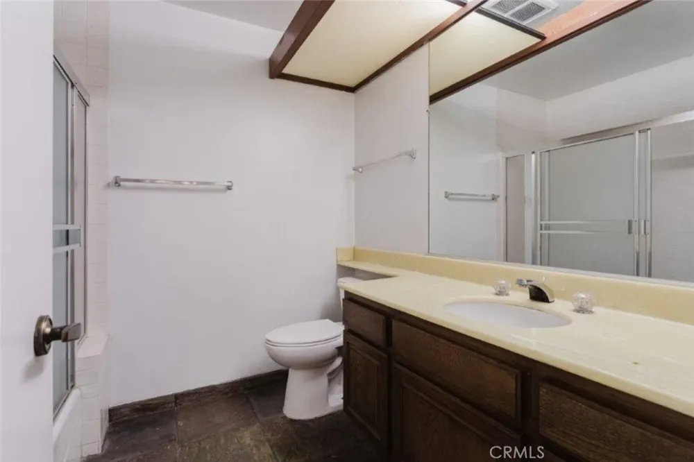 750 S Spaulding Avenue #215 Los Angeles, CA 90036