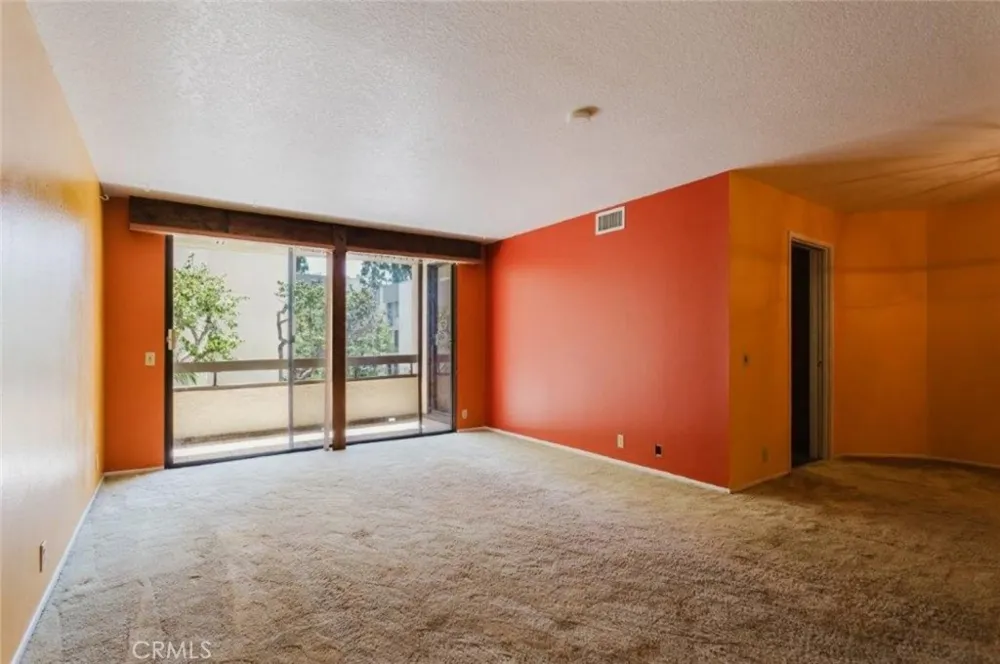 750 S Spaulding Avenue #215 Los Angeles, CA 90036