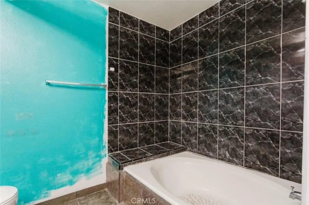 750 S Spaulding Avenue #215 Los Angeles, CA 90036