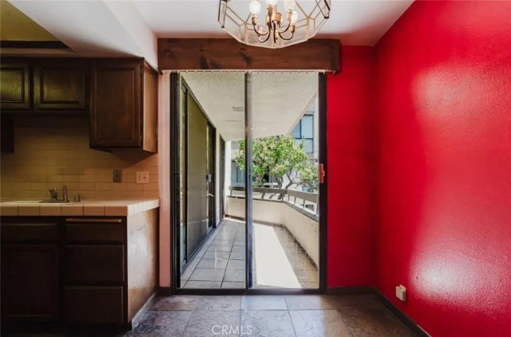 750 S Spaulding Avenue #215 Los Angeles, CA 90036