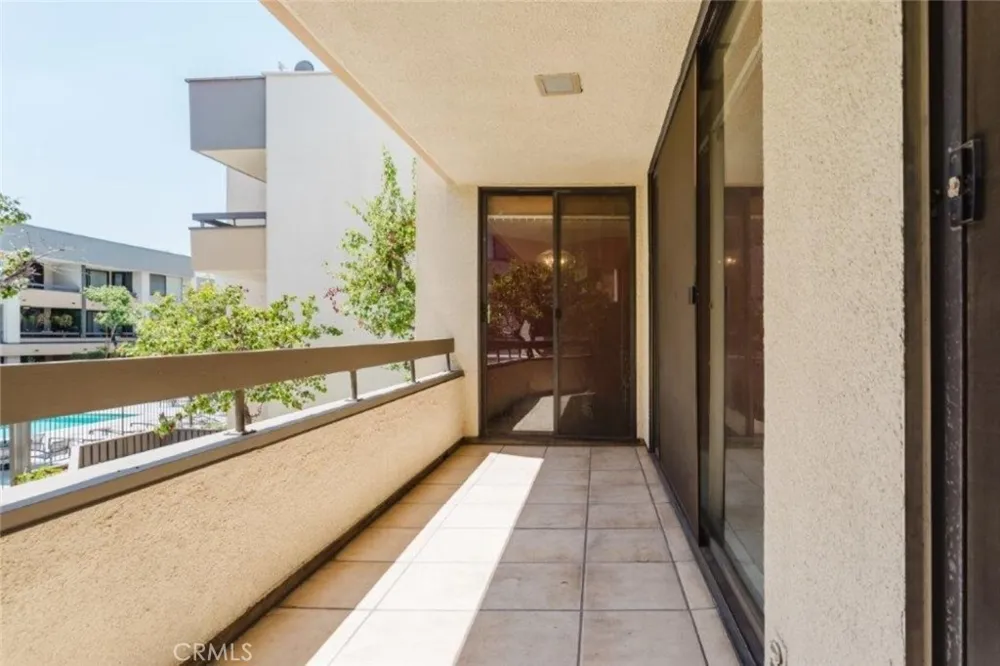 750 S Spaulding Avenue #215 Los Angeles, CA 90036