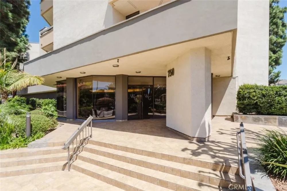 750 S Spaulding Avenue #215 Los Angeles, CA 90036