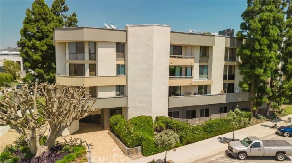 750 S Spaulding Avenue #215 Los Angeles, CA 90036