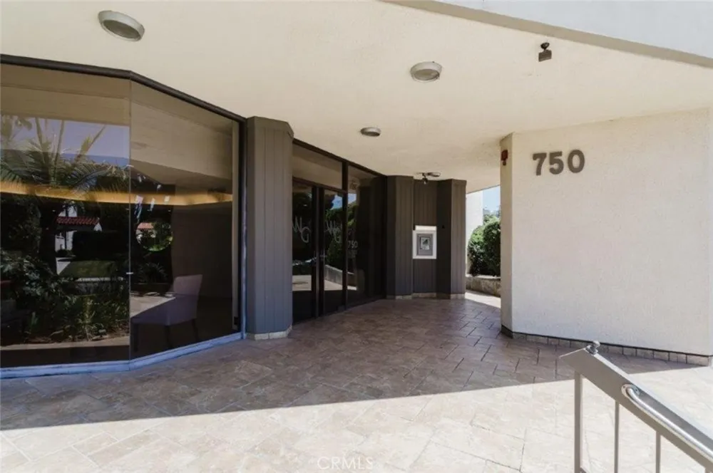 750 S Spaulding Avenue #215 Los Angeles, CA 90036