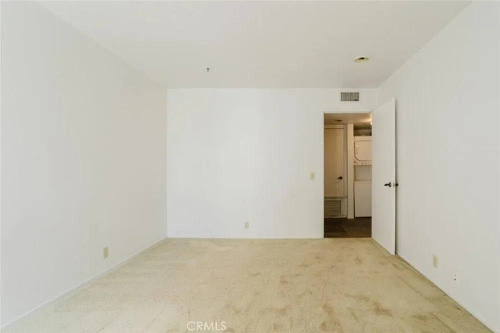 750 S Spaulding Avenue #215 Los Angeles, CA 90036