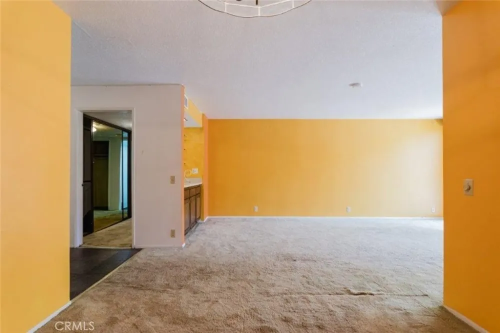 750 S Spaulding Avenue #215 Los Angeles, CA 90036