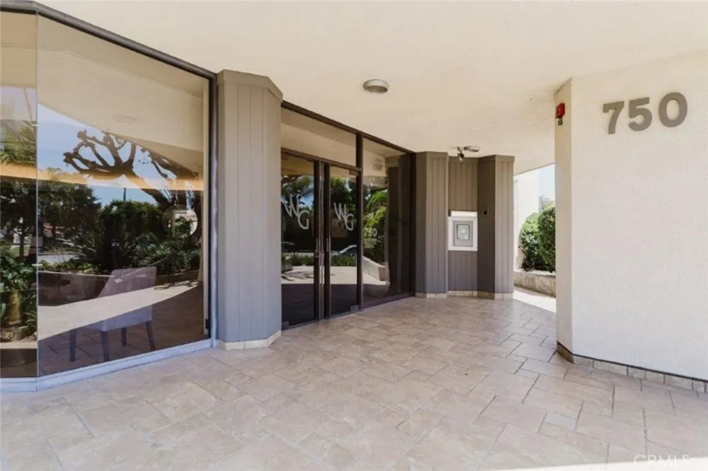 750 S Spaulding Avenue #215 Los Angeles, CA 90036