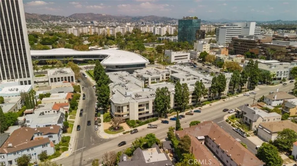 750 S Spaulding Avenue #215 Los Angeles, CA 90036