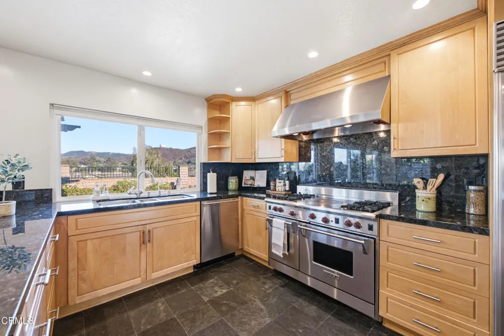 408 Blackhawk Drive Thousand Oaks, CA 91320