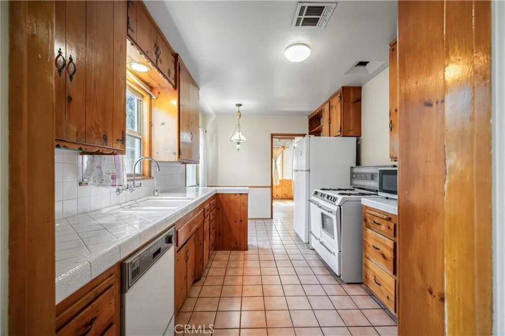 6947 Murietta Avenue Van Nuys, CA 91405
