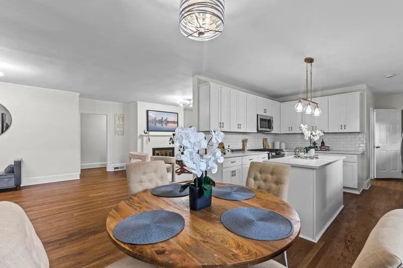 25 Lakeshore Drive Avondale Estates, GA 30002