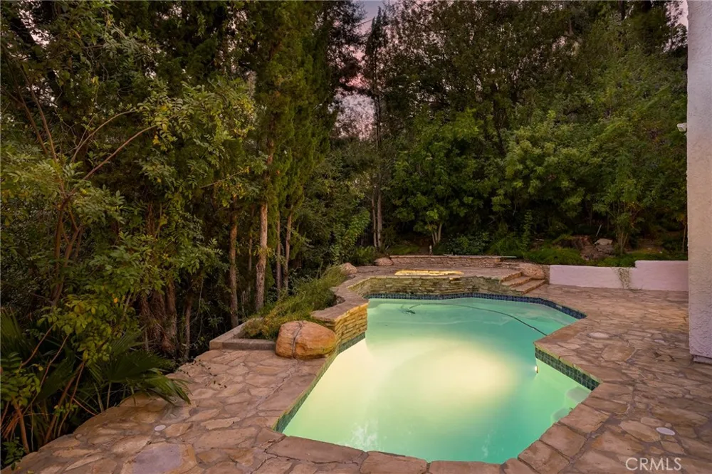24523 Park Granada Calabasas, CA 91302