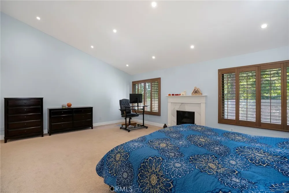 24523 Park Granada Calabasas, CA 91302