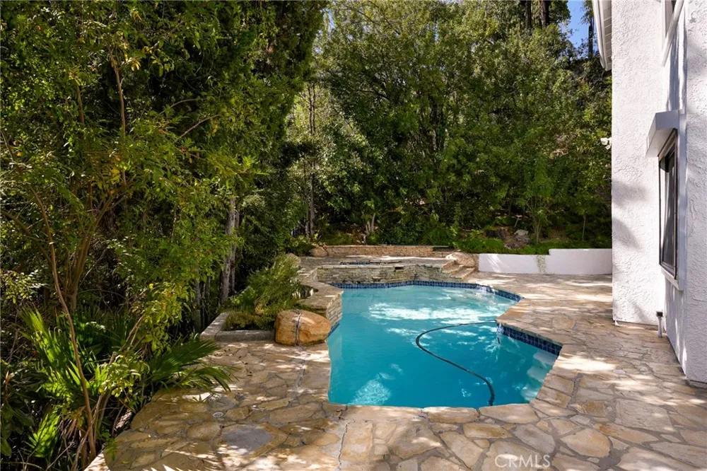 24523 Park Granada Calabasas, CA 91302