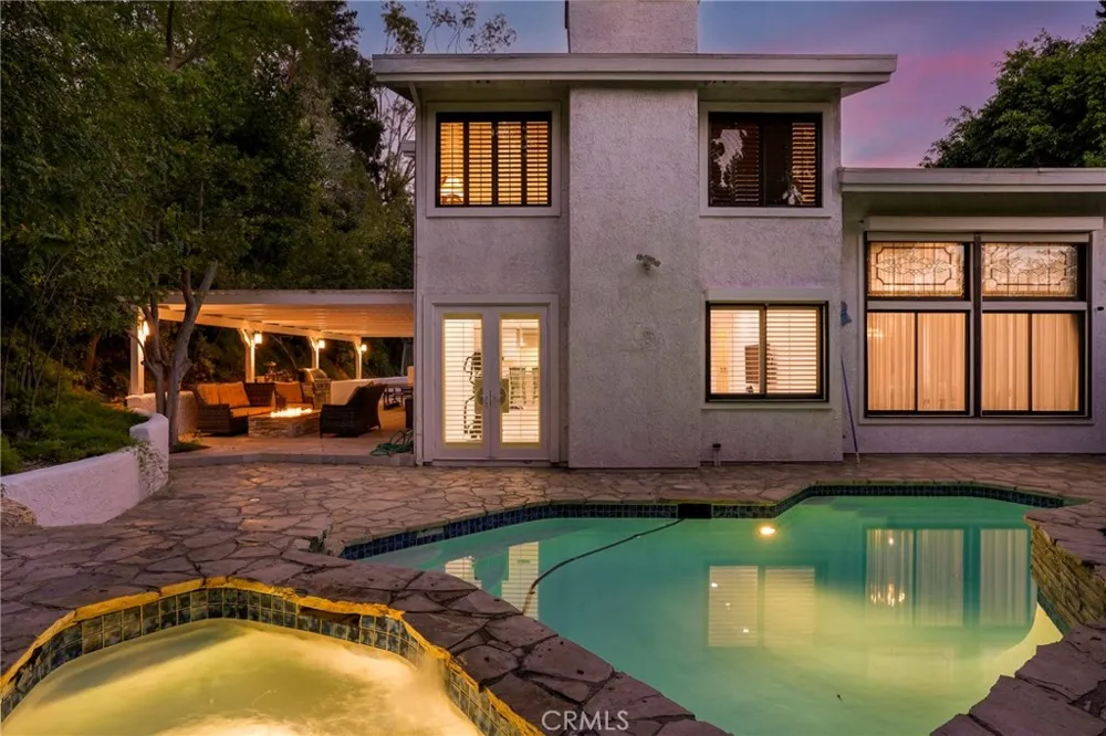 24523 Park Granada Calabasas, CA 91302
