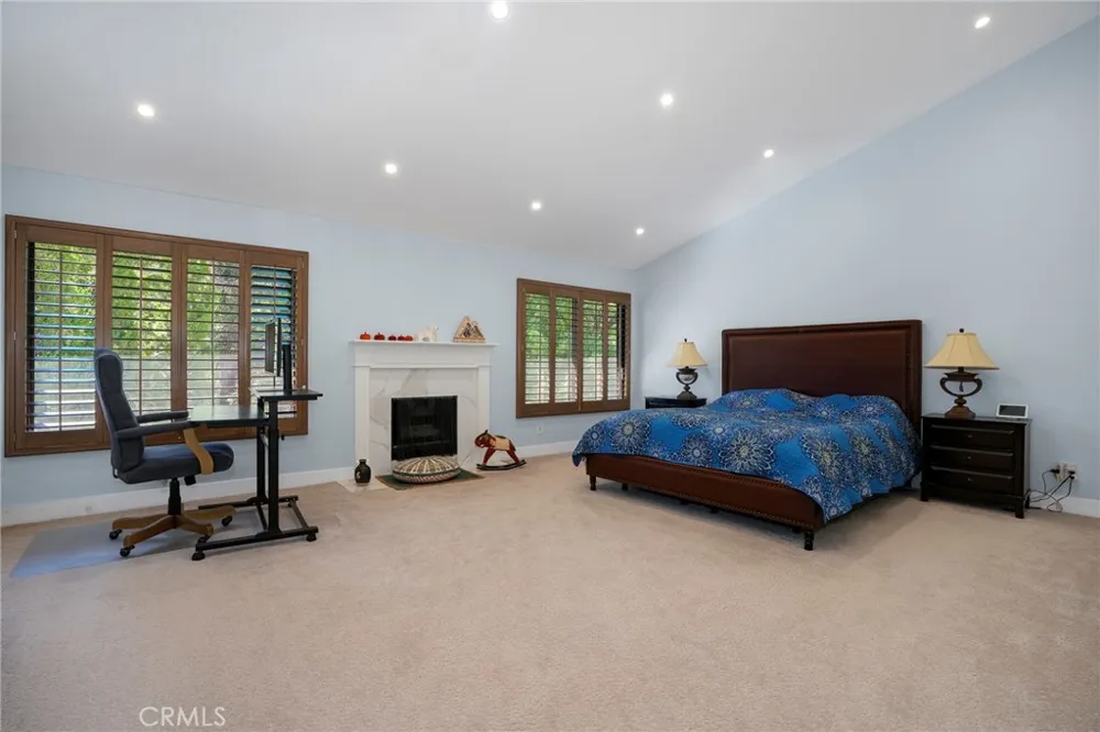 24523 Park Granada Calabasas, CA 91302