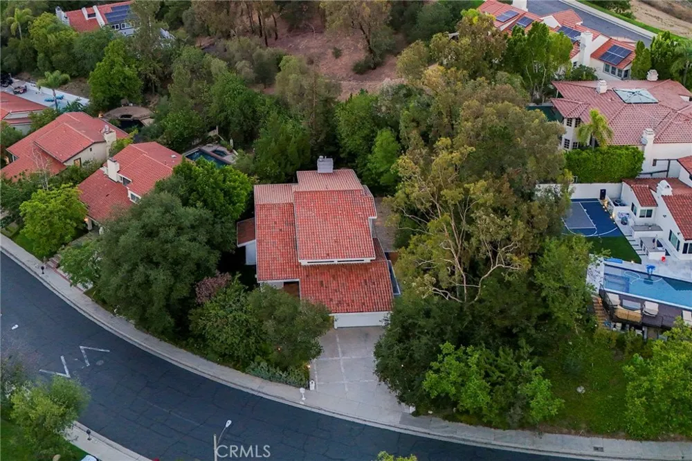 24523 Park Granada Calabasas, CA 91302