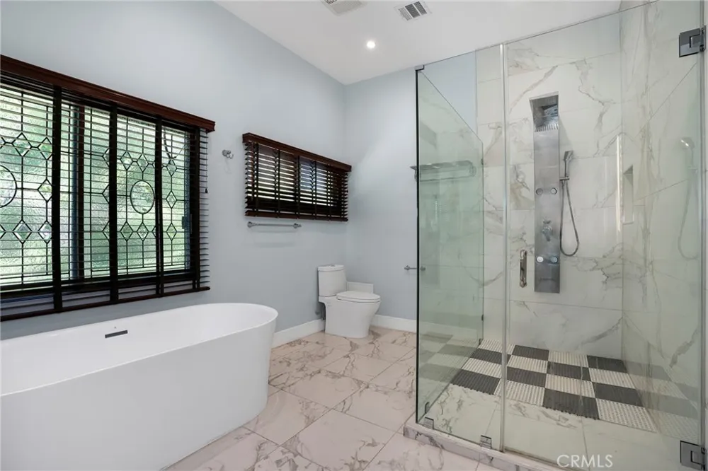 24523 Park Granada Calabasas, CA 91302