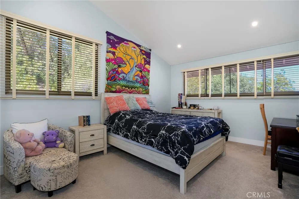 24523 Park Granada Calabasas, CA 91302