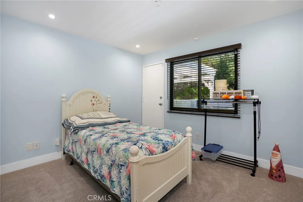 24523 Park Granada Calabasas, CA 91302