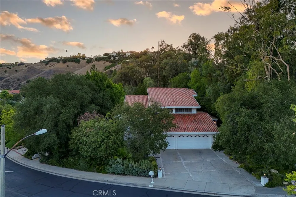 24523 Park Granada Calabasas, CA 91302