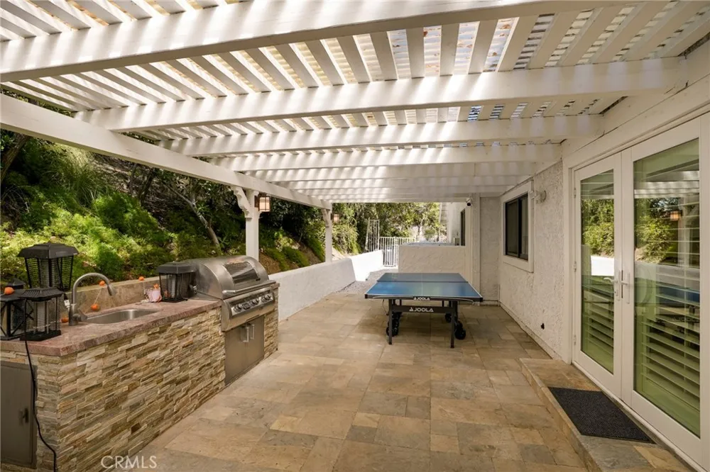 24523 Park Granada Calabasas, CA 91302