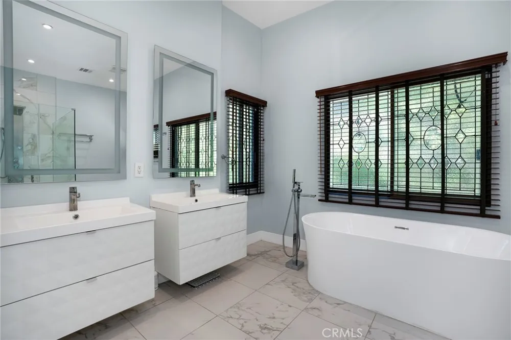 24523 Park Granada Calabasas, CA 91302
