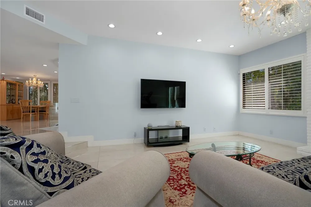 24523 Park Granada Calabasas, CA 91302