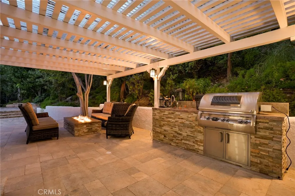 24523 Park Granada Calabasas, CA 91302