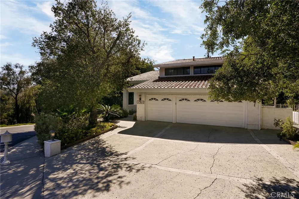 24523 Park Granada Calabasas, CA 91302
