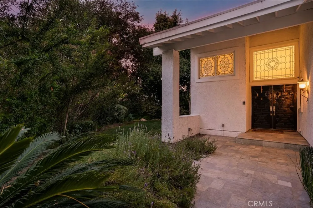 24523 Park Granada Calabasas, CA 91302