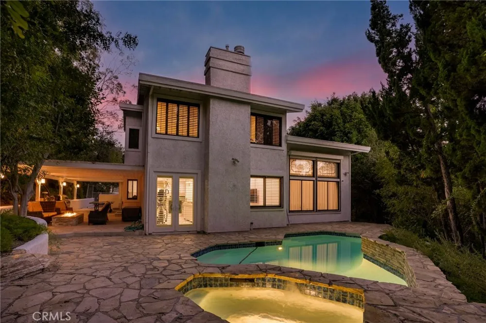 24523 Park Granada Calabasas, CA 91302
