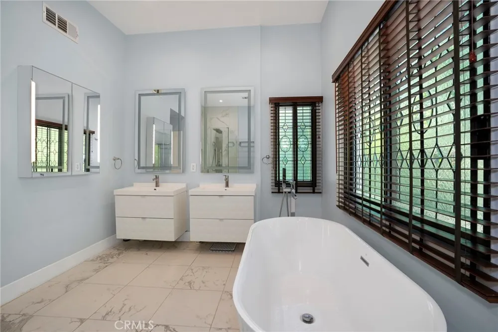 24523 Park Granada Calabasas, CA 91302