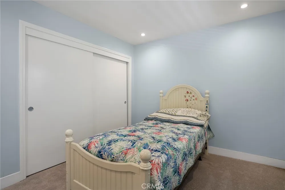 24523 Park Granada Calabasas, CA 91302