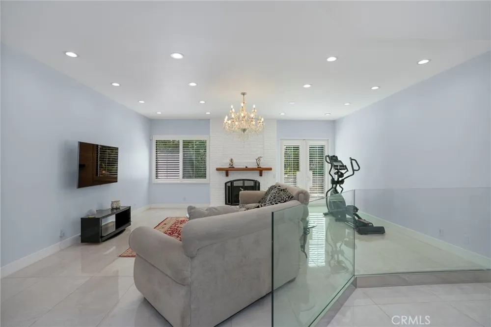 24523 Park Granada Calabasas, CA 91302