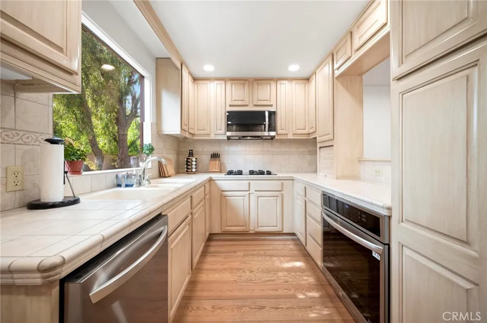 18543 Chatsworth Porter Ranch, CA 91326