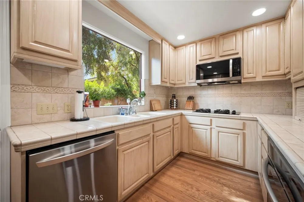 18543 Chatsworth Porter Ranch, CA 91326