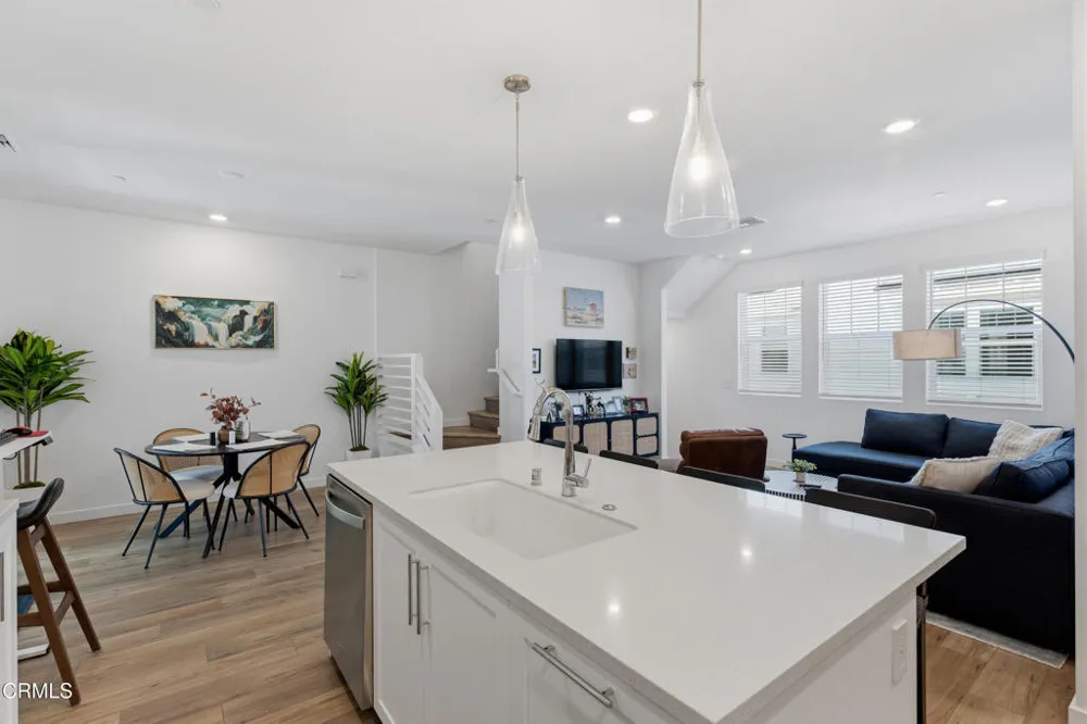 2364 Haley Point Drive #102 Ventura, CA 93003