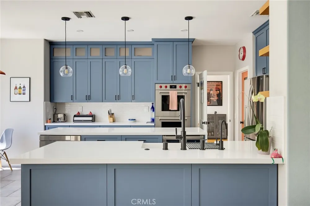 22312 Delia Court Calabasas, CA 91302