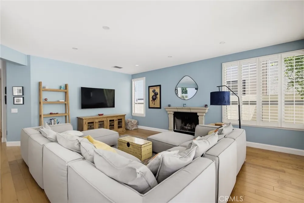22312 Delia Court Calabasas, CA 91302