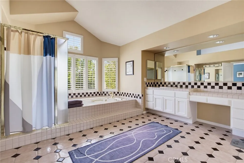22312 Delia Court Calabasas, CA 91302