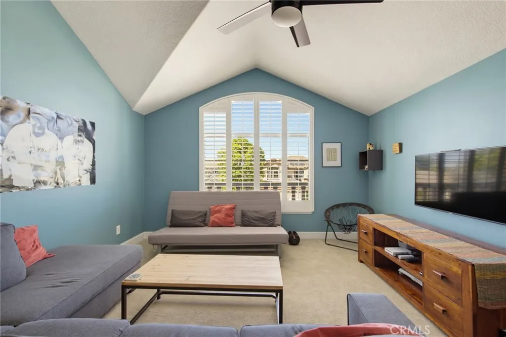 22312 Delia Court Calabasas, CA 91302