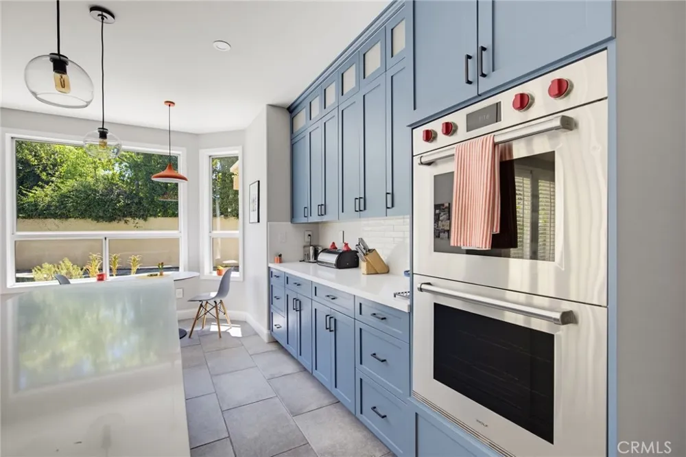 22312 Delia Court Calabasas, CA 91302