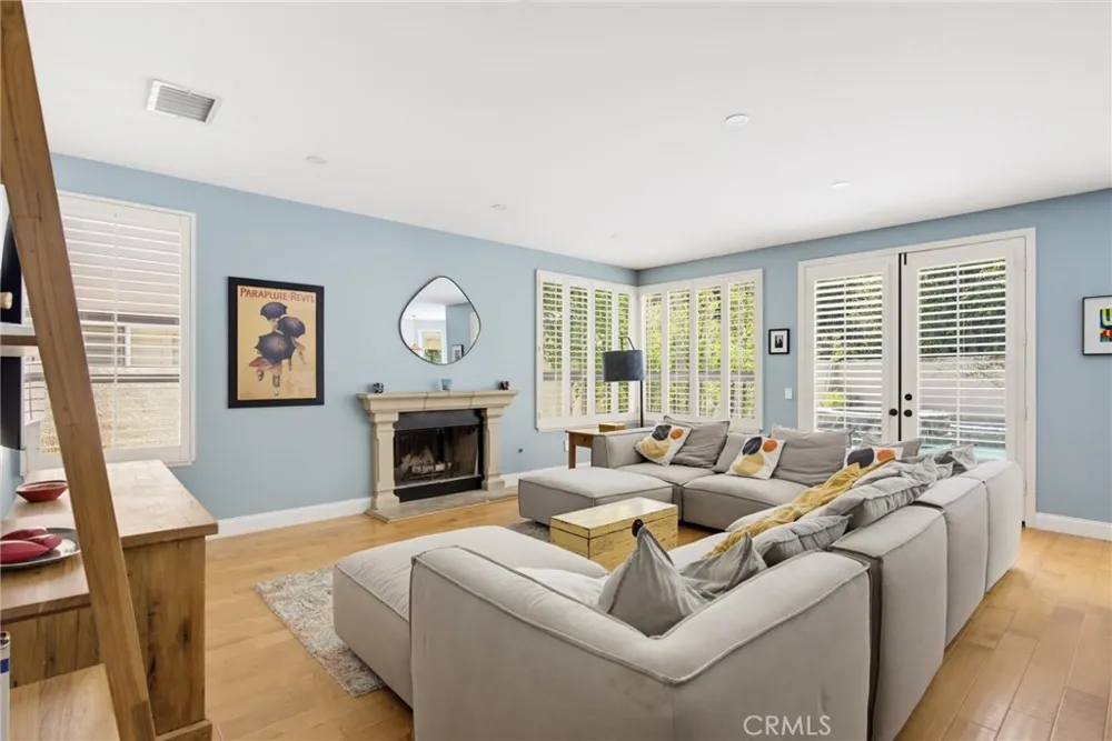 22312 Delia Court Calabasas, CA 91302
