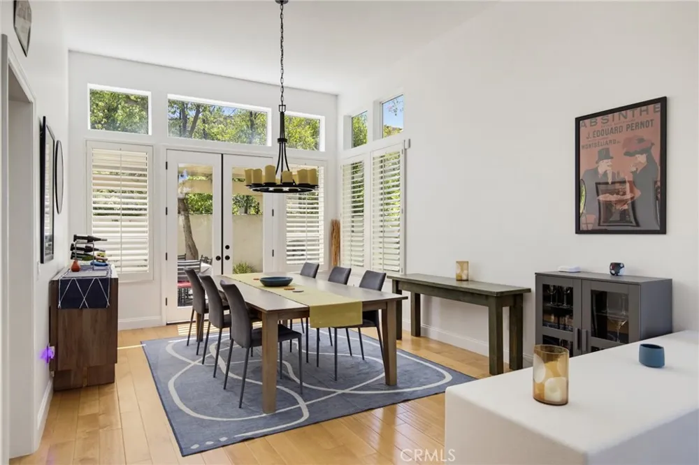 22312 Delia Court Calabasas, CA 91302