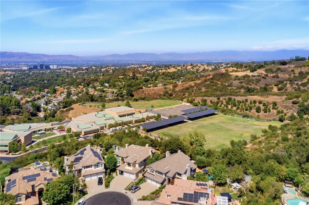 22312 Delia Court Calabasas, CA 91302