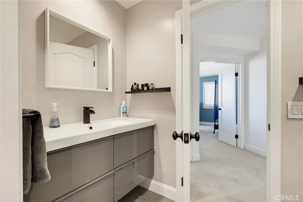 22312 Delia Court Calabasas, CA 91302