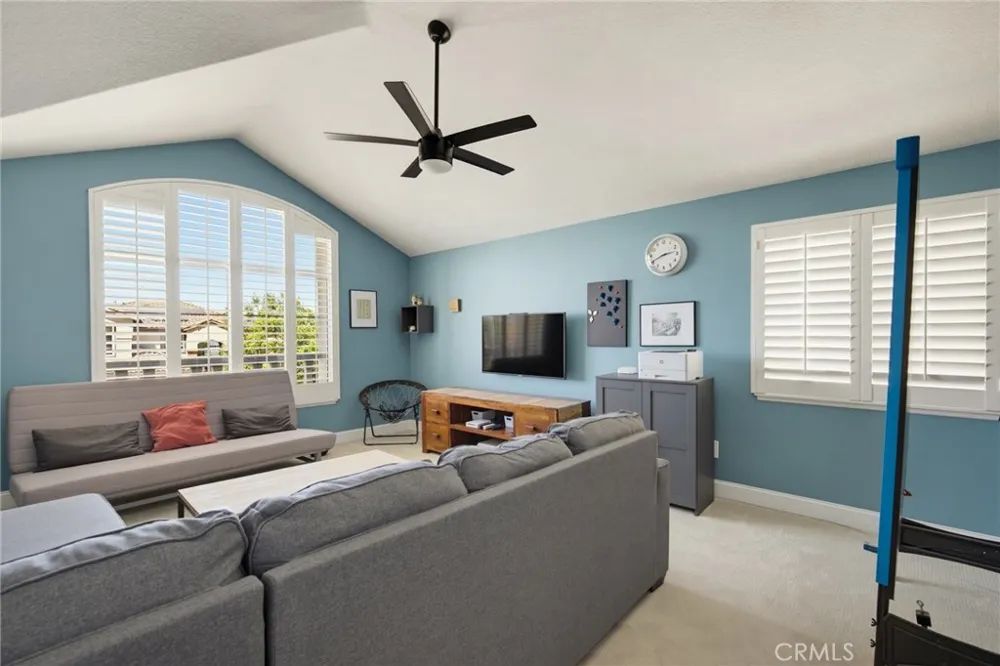 22312 Delia Court Calabasas, CA 91302